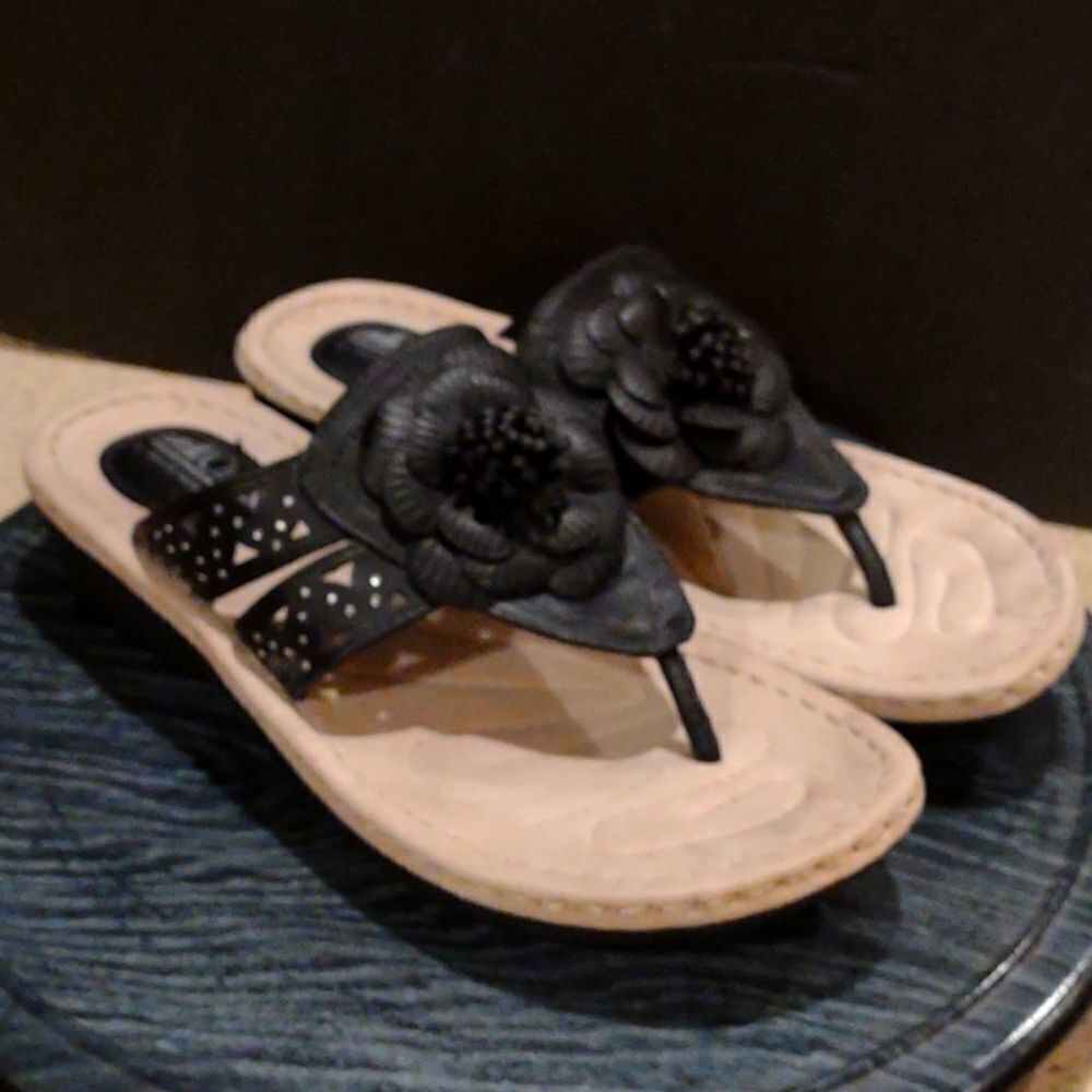Cliffs Black Vegan Sandals Size 9.5. A10